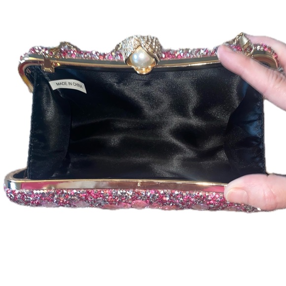 Pearl Clasp Rhinestone Clutch with metal shoulder strap - Picture 4 of 5